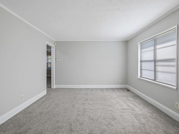 5th image of 428 Barbour Ct