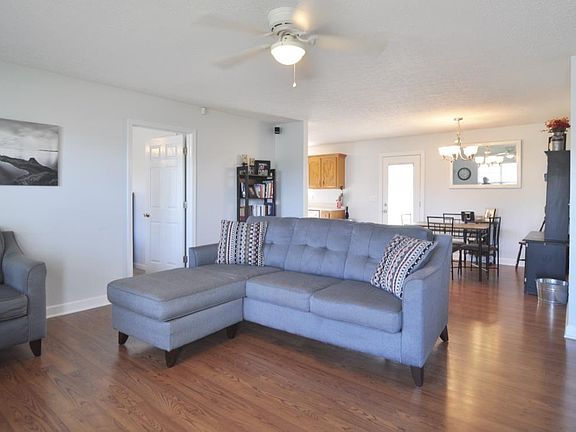 2nd image of 208 Corbitt Ln