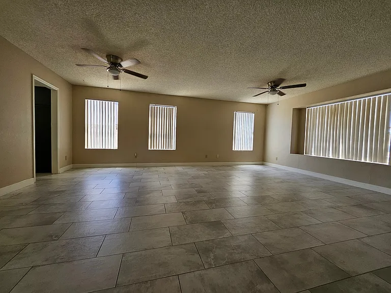 4582 W Piute Ave — Photo 3