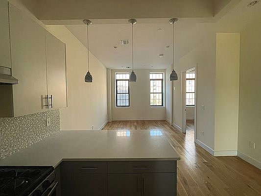 5th image of 744A Willoughby Ave #1A