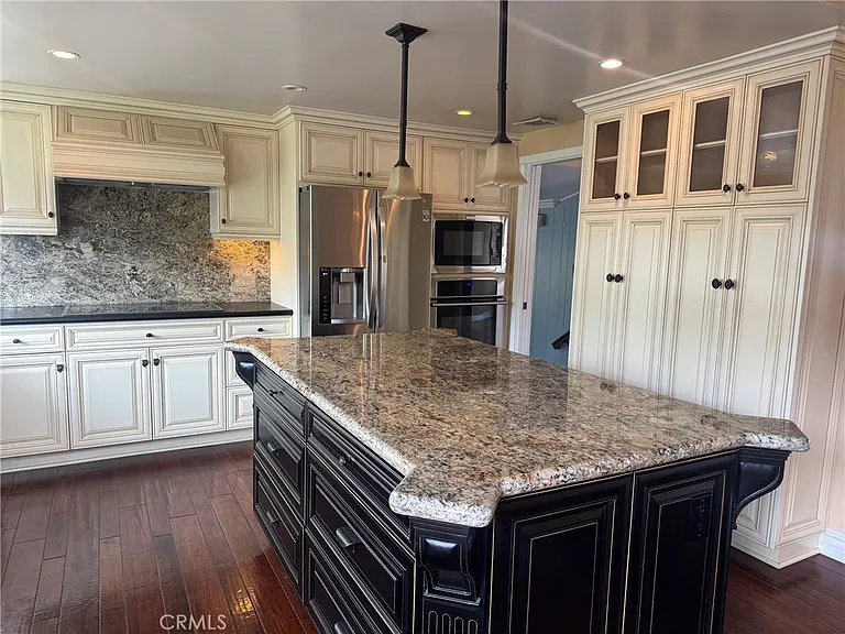 6402 Cantiles Ave — Photo 3
