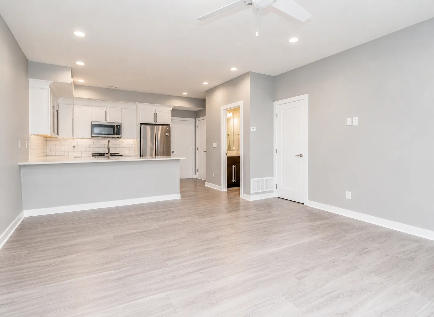 2364 SE Sydney Lane — Photo 2