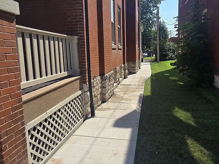 218A N Jackson St #A — Photo 21
