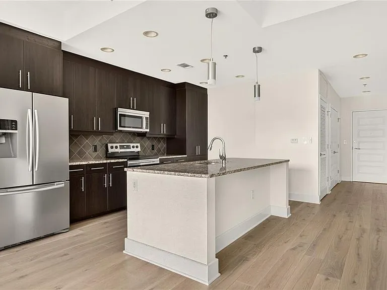 1080 Peachtree St NE #2004 — Photo 25