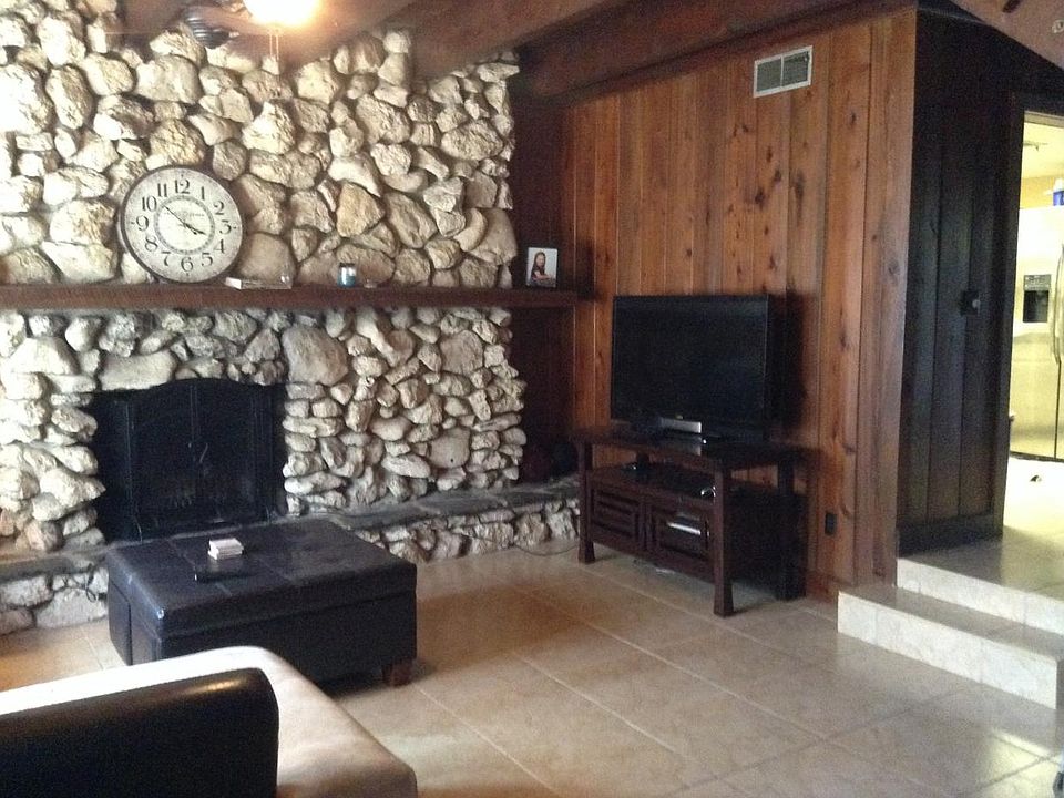 1st image of 133 Oak St APT 4