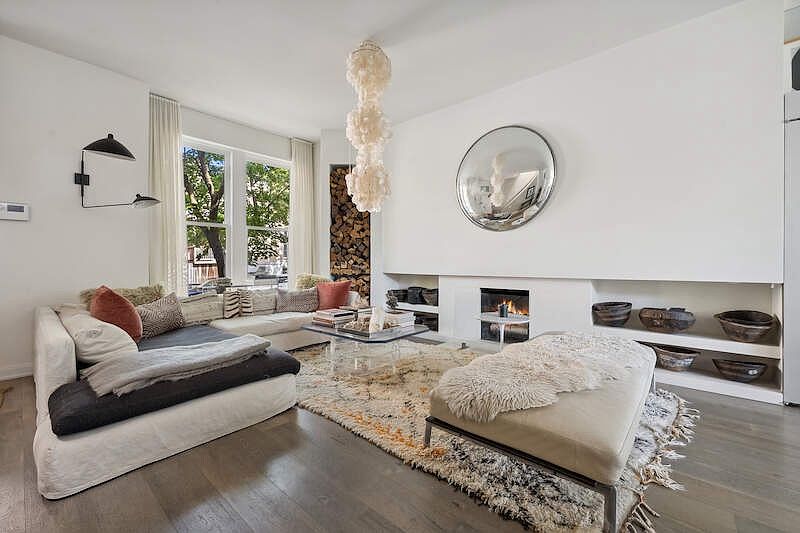 1st image of 509 W Grant Pl
