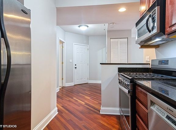 5th image of 3215 1/2 N Francisco Ave #2E