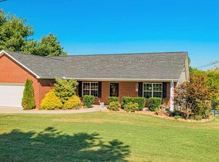 1018 Valley View Cir, Sevierville, TN 37876