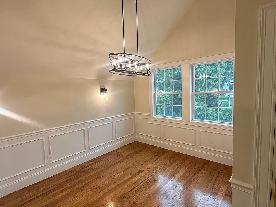 Flex dining/office space off of back corner of kitchen