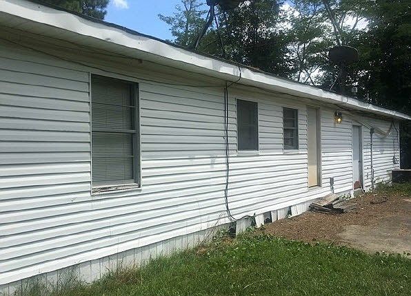 2nd image of 4810 Lee St