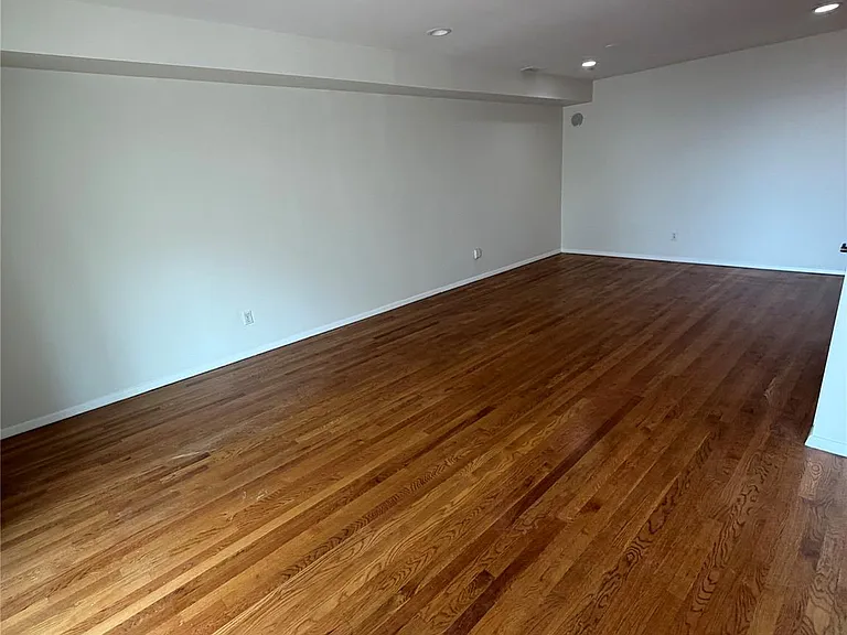 133 W Broadway — Photo 10