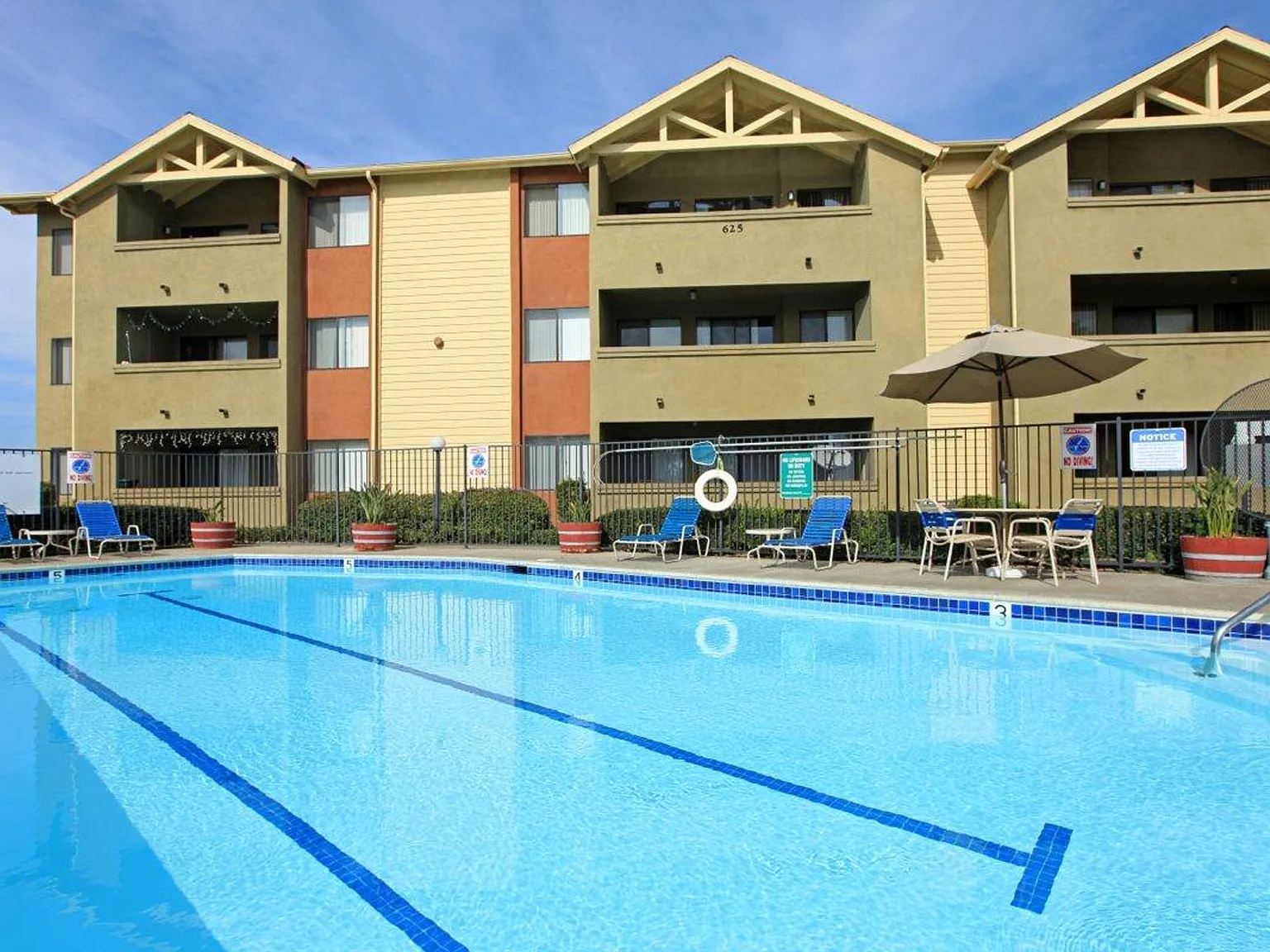 Windsong Apartments — Photo 2