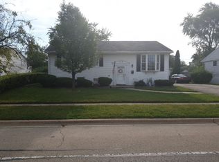 519 S Park Blvd, Streamwood, IL 60107