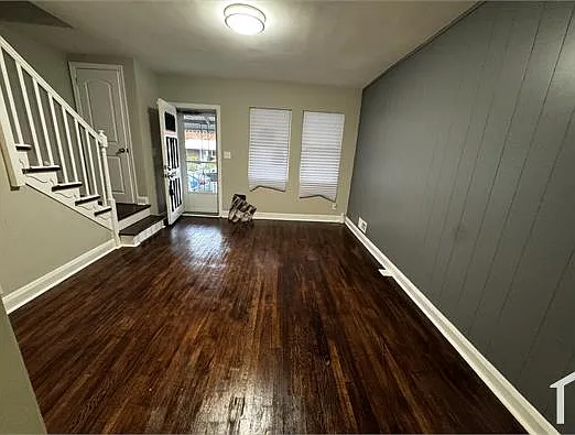 4332 Newport Ave — Photo 3