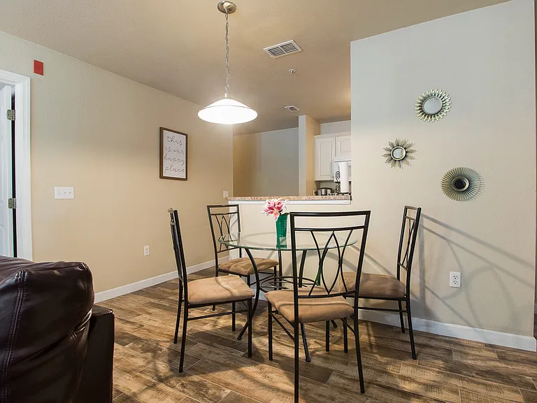 921 SW Depot Ave #212 — Photo 3