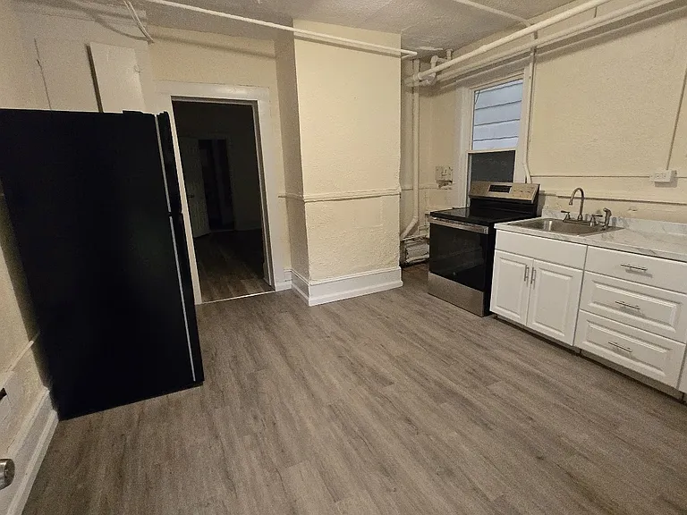 144 Montgomery St #1B — Photo 3