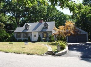 7 Sagamore Rd, Cranston, RI 02920