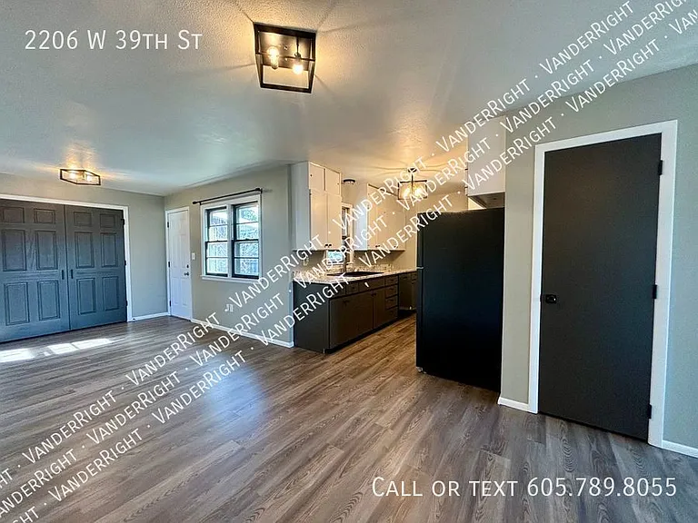 2206 W 39th St — Photo 6