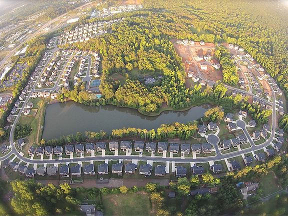 4th image of 155 Lakestone Pkwy