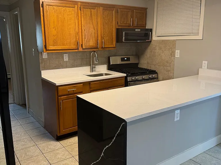 4253 Brooks St NE #B — Photo 8