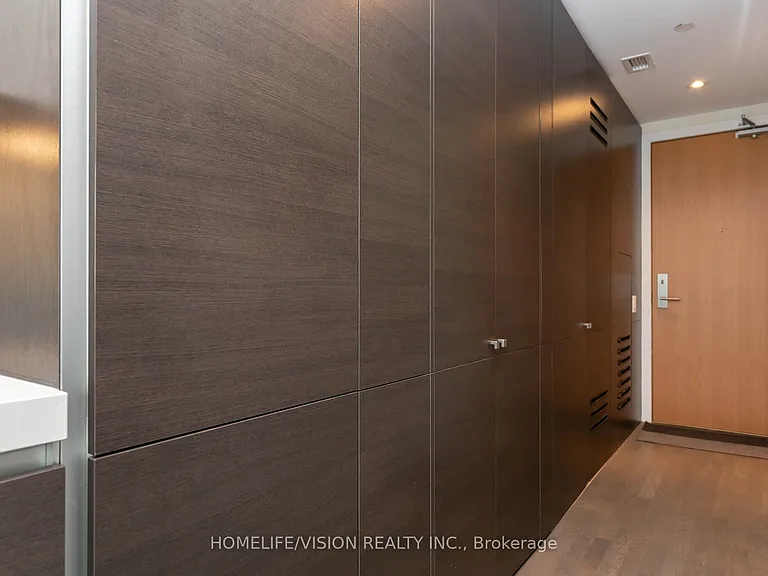 629 King St W #323 — Photo 10