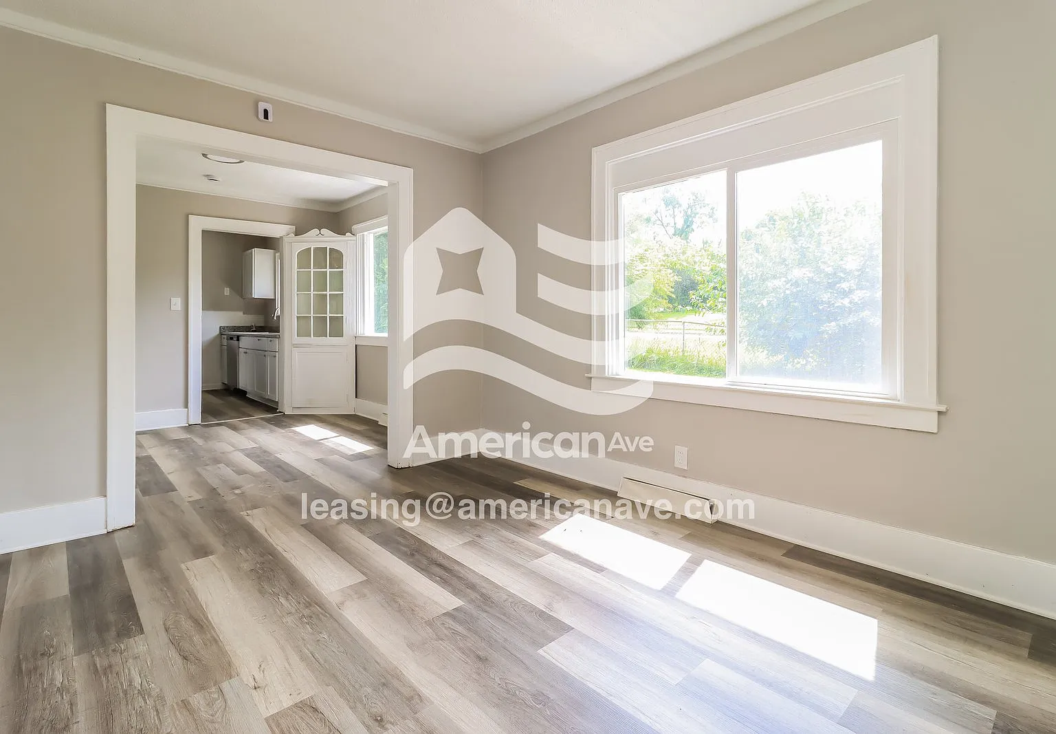 3 bed, 1.0 bath, 967 sqft, $1,572 — Photo 2