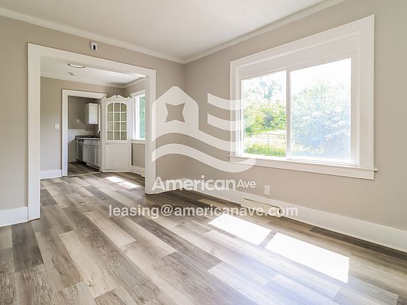 1296915_002_living_room_13988786.jpg