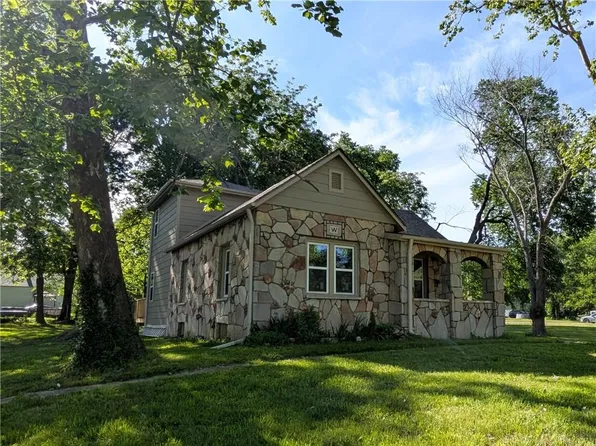 902 S Pine St, Holden, MO 64040