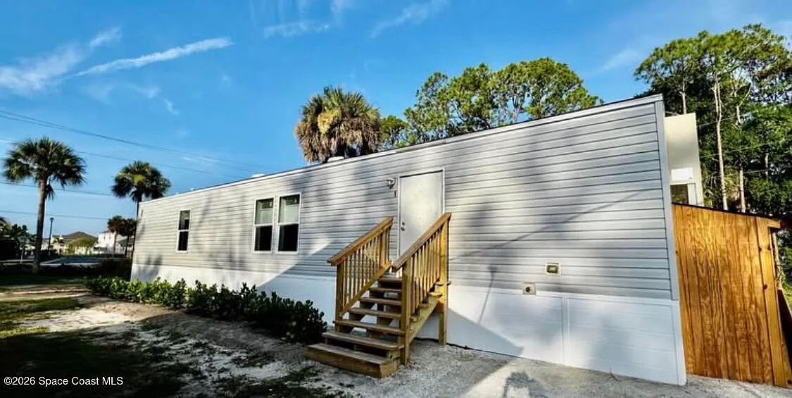 3 bed, 1.5 bath, 840 sqft, $1,925 — Photo 3