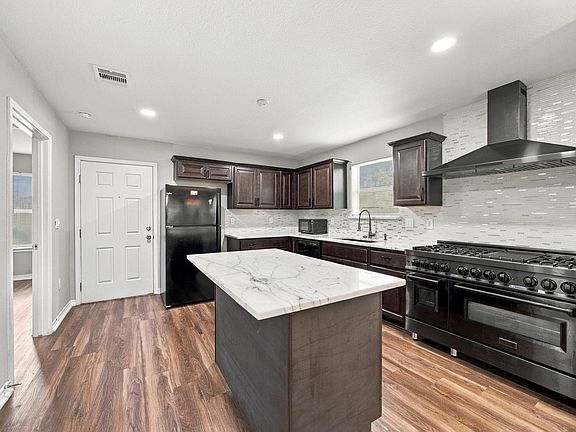 2nd image of 2722 Vega St