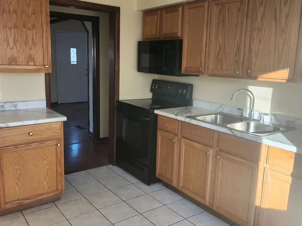 1908 Hillcrest Rd, Rockford, IL 61108