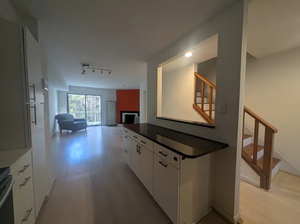 134 Beechwood Dr, Carrboro, NC 27510