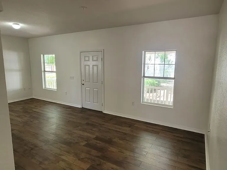 1004 Park Central Cir — Photo 4