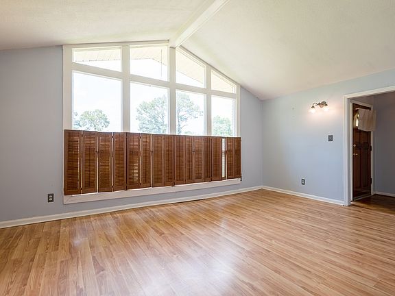 5th image of 3134 Wallace Dr