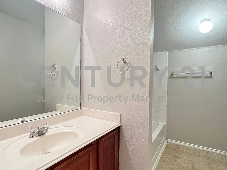 3104 Kennedy Dr — Photo 9
