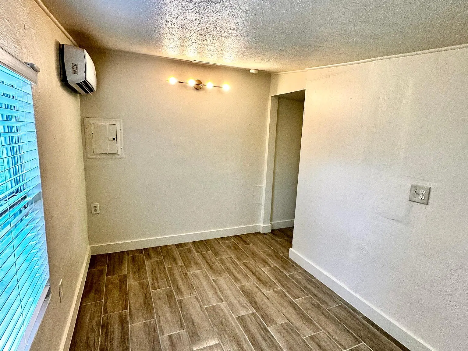 2145 Willard St — Photo 4