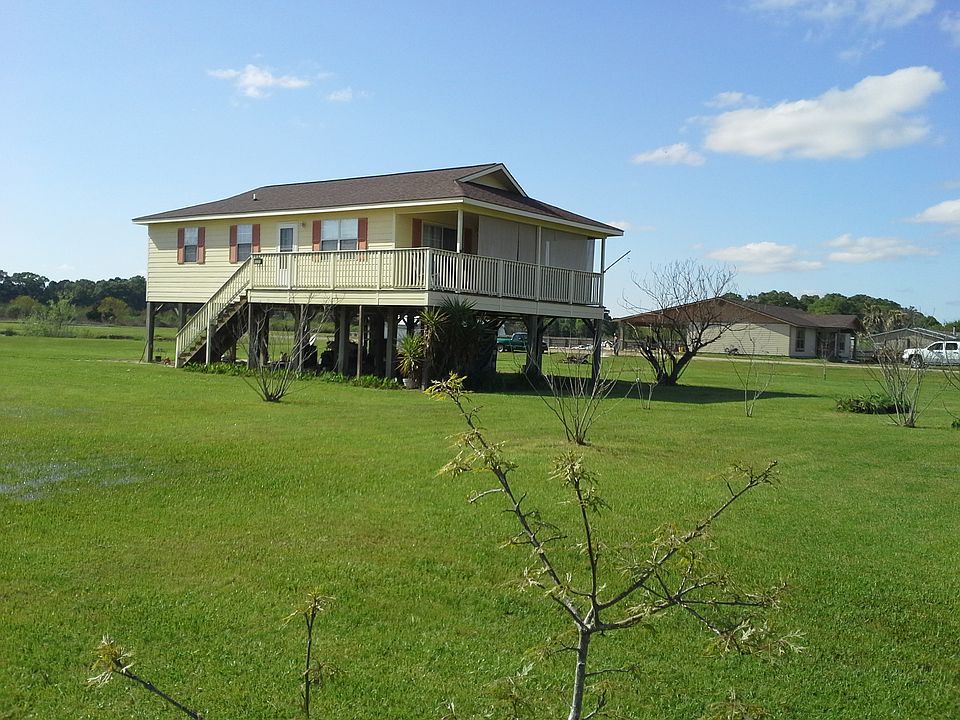 Islander home cornerproperty