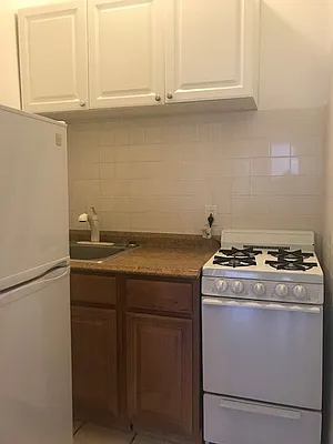 Rented by Perry Associates NYC Inc | media 24