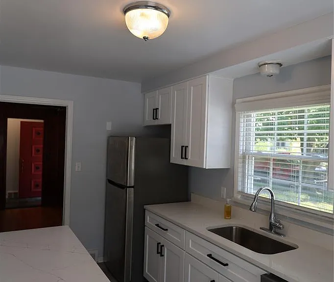4121 Seminole Dr — Photo 32