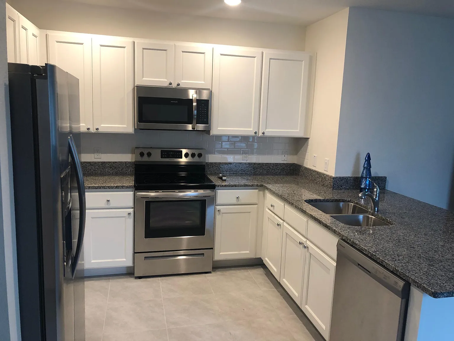3 bed, 1600 sqft, $2,300 — Photo 2