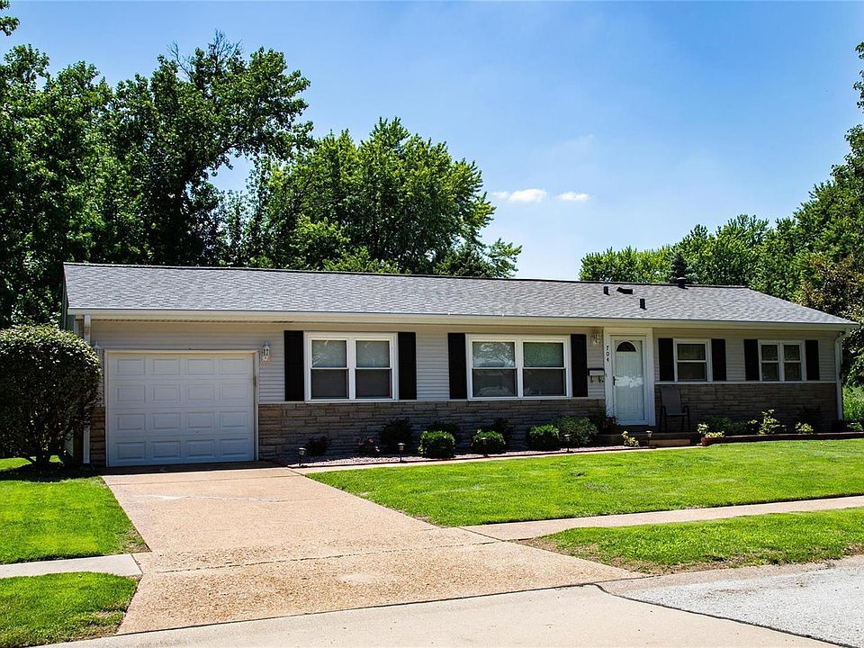 1st image of 704 Bellflower Dr