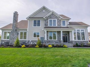 28 Pleasant View Ln, Franklin Lakes, NJ 07417