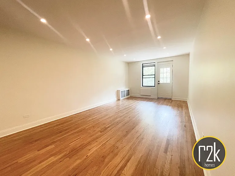 3825 Parsons Blvd #5L — Photo 6