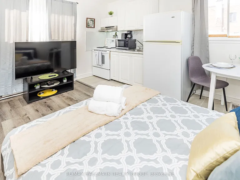 456 Bronson Ave #3 — Photo 3