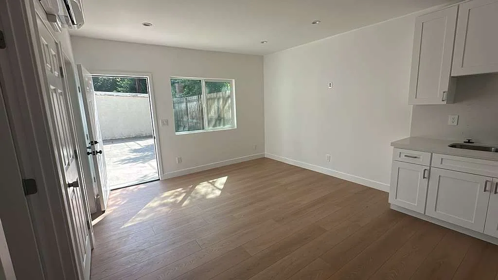 1 bed, 500 sqft, $2,450 — Photo 2