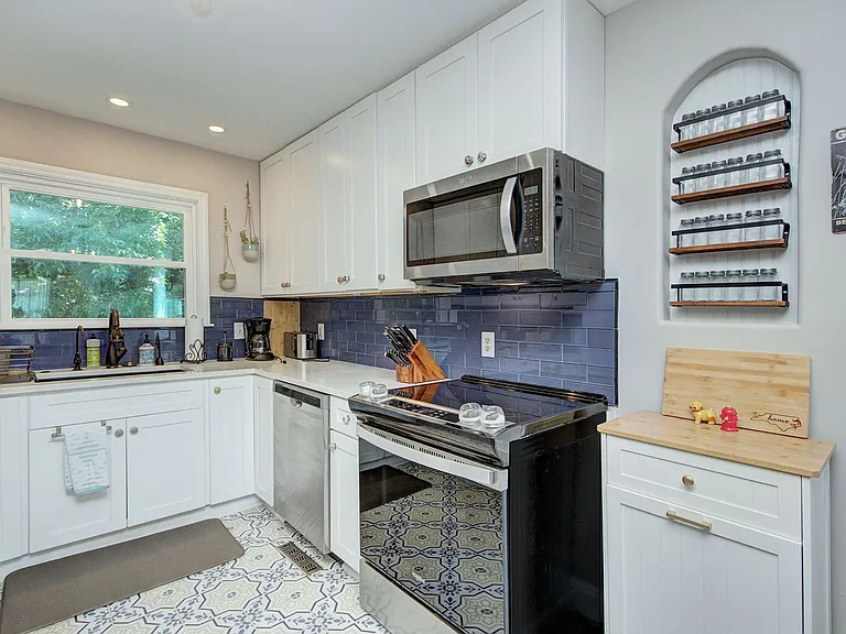 629 Grandin Rd — Photo 11