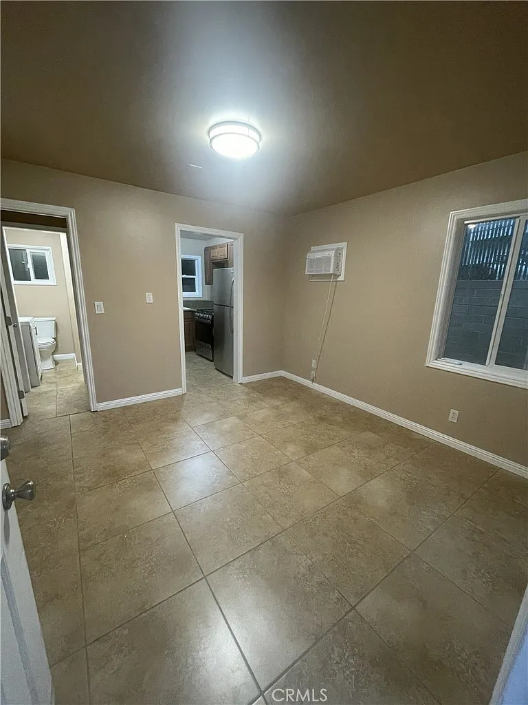 Studio, 350 sqft, $1,695 — Photo 2