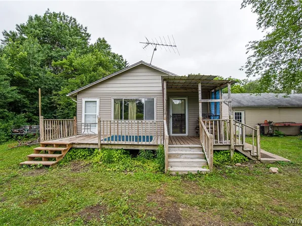 11 N Shore Dr, Alden, NY 14004