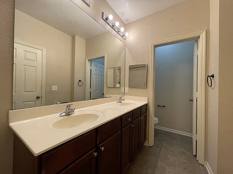 806 Baldwin Rowe Cir #1 — Photo 15