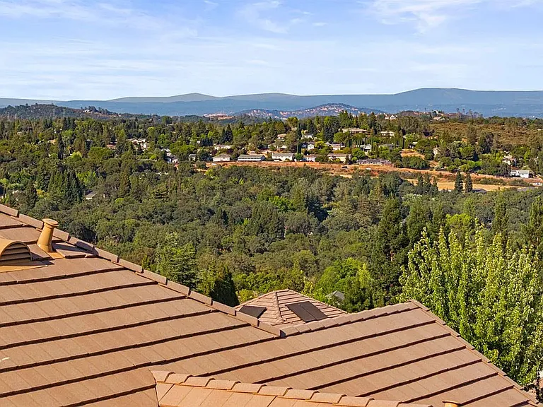 4066 Plateau Cir — Photo 2